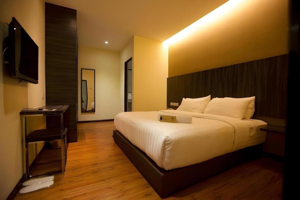 Starz Hotel Keluang Luaran gambar