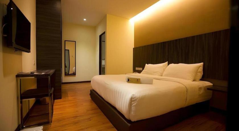Starz Hotel Keluang Luaran gambar