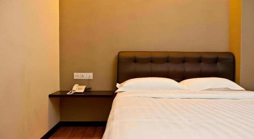 Starz Hotel Keluang Luaran gambar