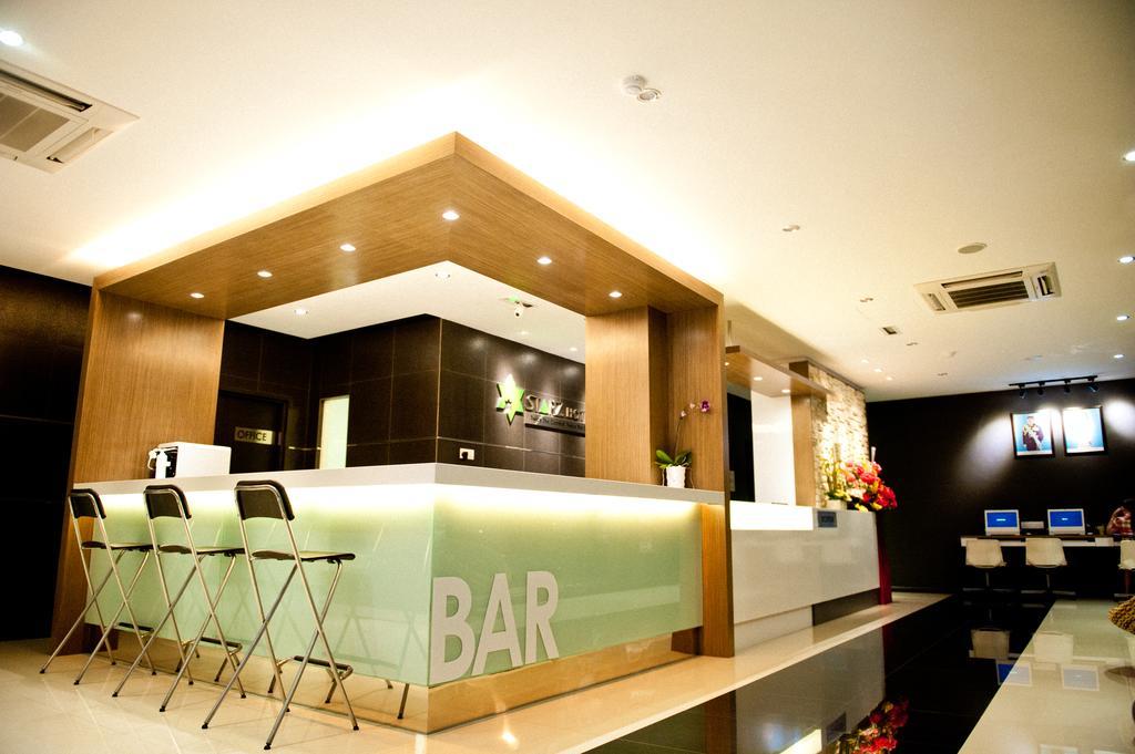 Starz Hotel Keluang Luaran gambar